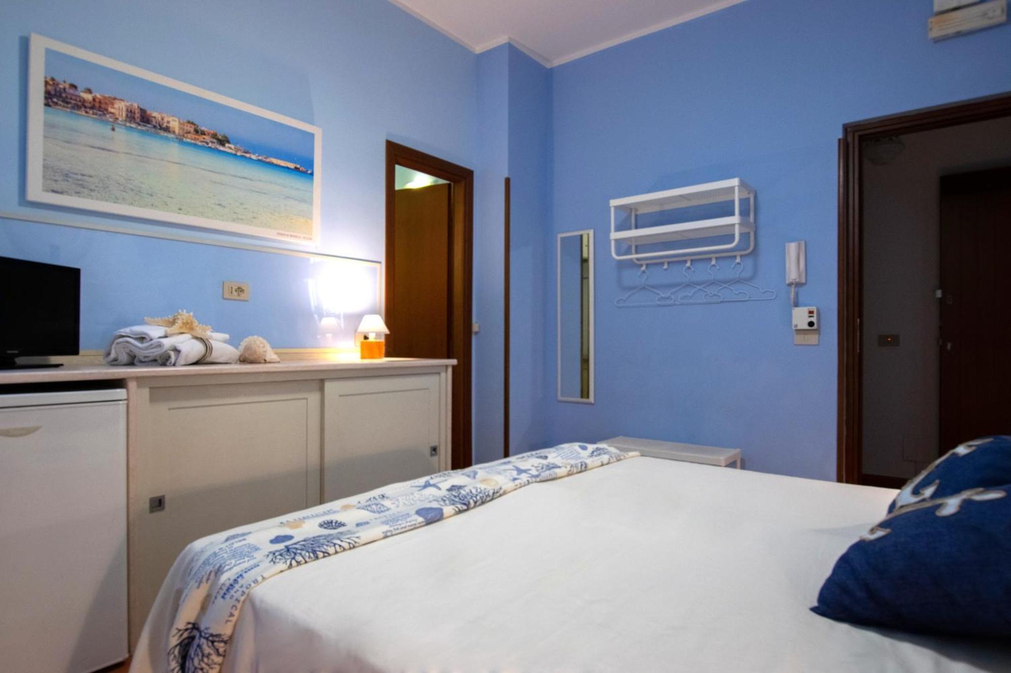 Palermo Mare Holidays Sferracavallo Rum bild