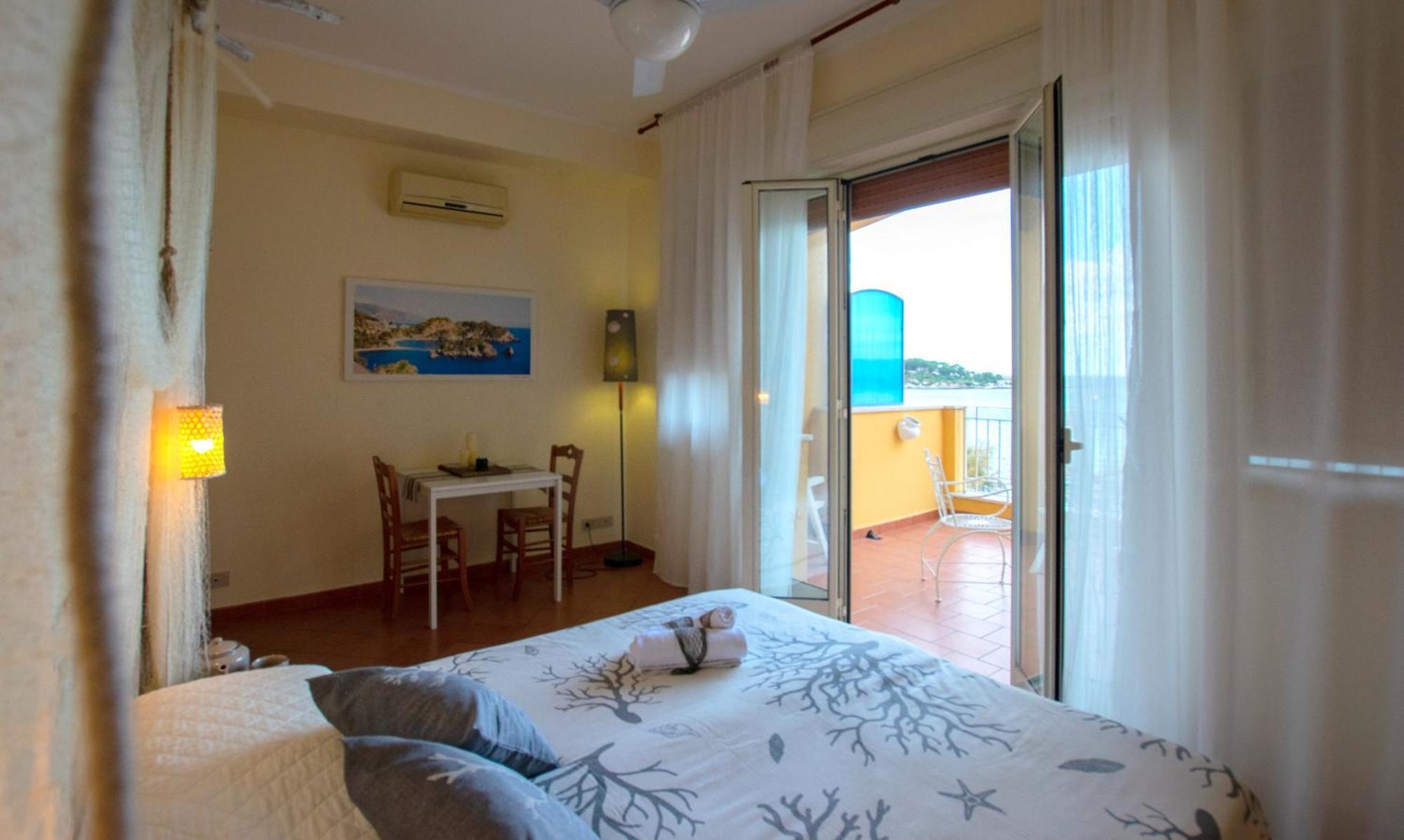 Palermo Mare Holidays Sferracavallo Rum bild