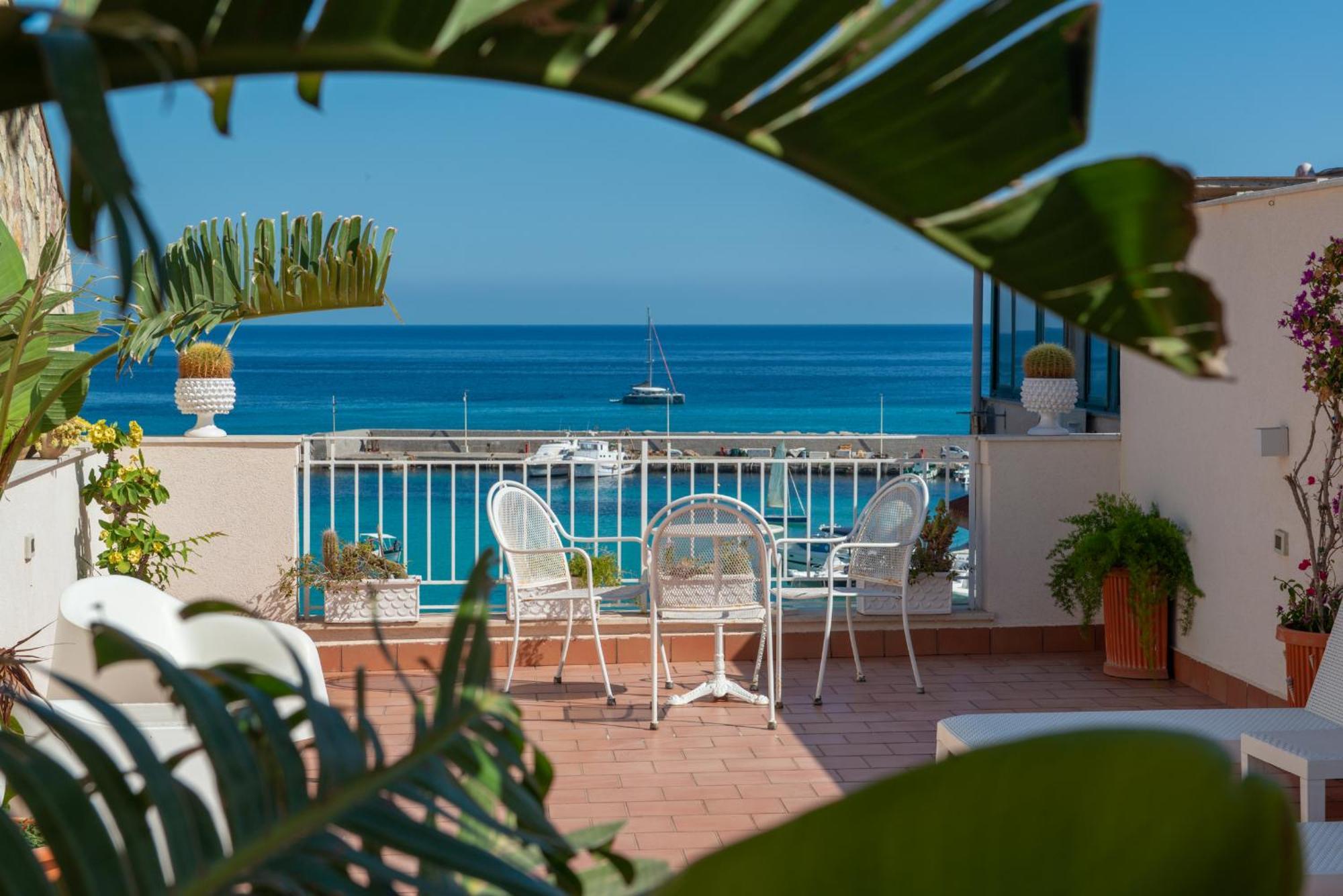 Palermo Mare Holidays Sferracavallo Exteriör bild